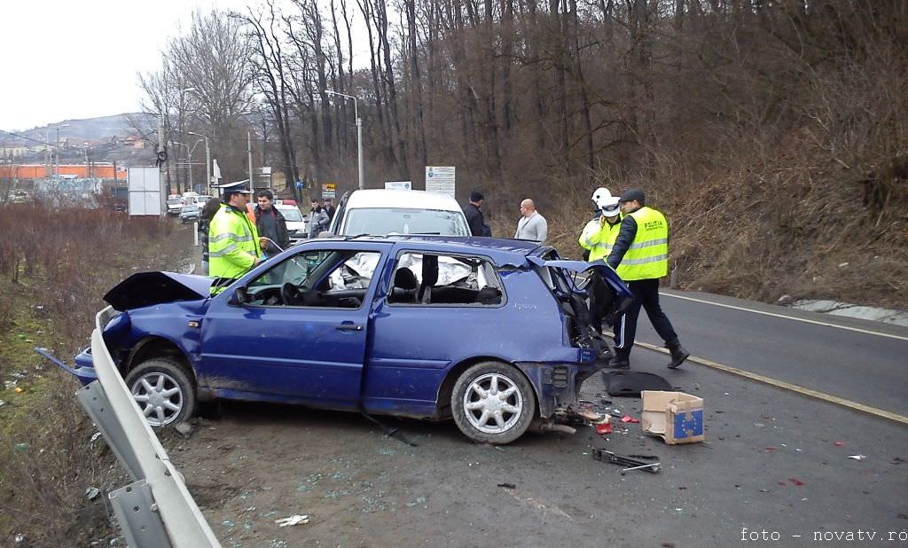 UPDATE FOTO Accident grav pe DN14 la intrarea în Mediaș. O femeie a murit!