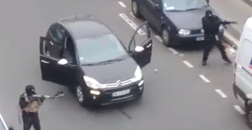 video masacru în redacția unui ziar. zece jurnaliști și doi polițiști au fost uciși. (vezi live imagini dure)