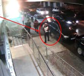 video foto iată momentul în care mama și-a aruncat fetița pe scări la polisano. poliția a identificat-o!