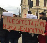 video foto zeci de traducători au ieșit în stradă la sibiu. uite ce vor!