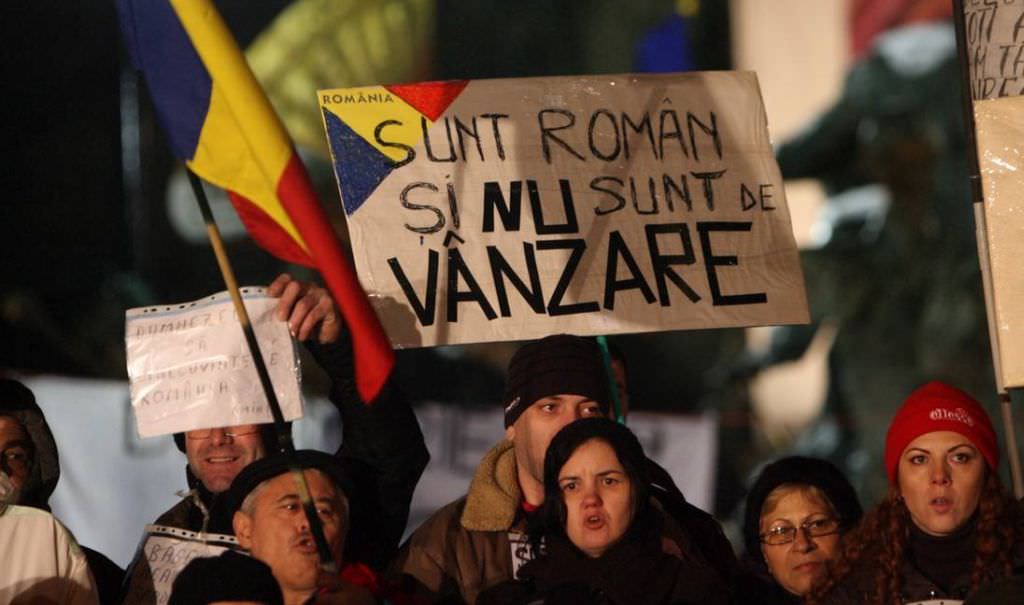 vezi in direct: traducătorii autorizați protestează vineri în fața prefecturii la sibiu