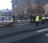 update video foto - o femeie a fost lovită în plin de o mașină pe trotuar pe teclu