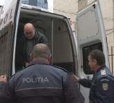 VIDEO FOTO Pedofilul olandez încarcerat la Sibiu. Iată cum arată și cum ”agăța” copiii!