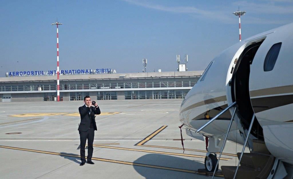 super concurs lansat de aeroportul din sibiu. înscrie-te pentru ”lasă avioanele să-ţi zâmbească!”