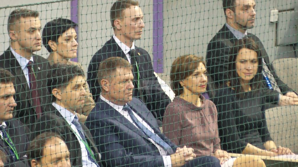 klaus iohannis și carmen la cupa davis. au stat în lojă cu finul vecerdea și au adus noroc româniei! (video foto)