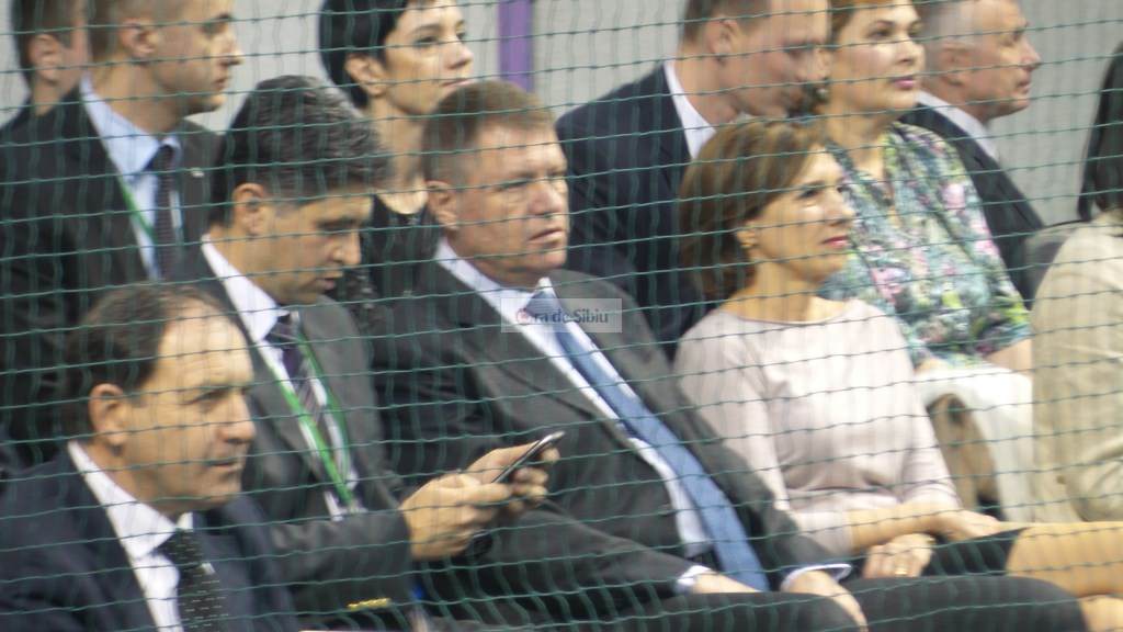 la cine a mers familia iohannis, de sărbători, în florida? vecerdea spune că nu la el!