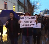 update video foto – miting în piața mare împotriva ”imunității parlamentare”. au venit puțini oameni!