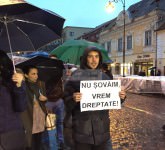 update video foto – miting în piața mare împotriva ”imunității parlamentare”. au venit puțini oameni!