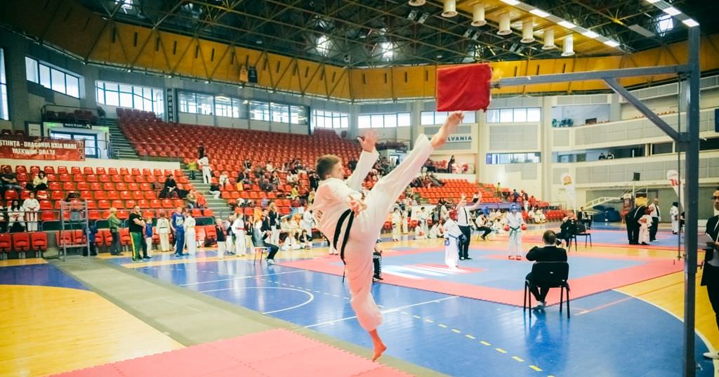 live video – sibiul găzduiește cupa româniei la taekwon-do de la sibiu. transmitem în direct festivitatea de deschidere (ora 18.00)