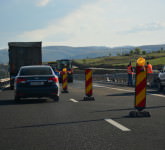 foto fisuri acoperite cu un strat nou de asfalt pe autostrada sibiu – orăștie