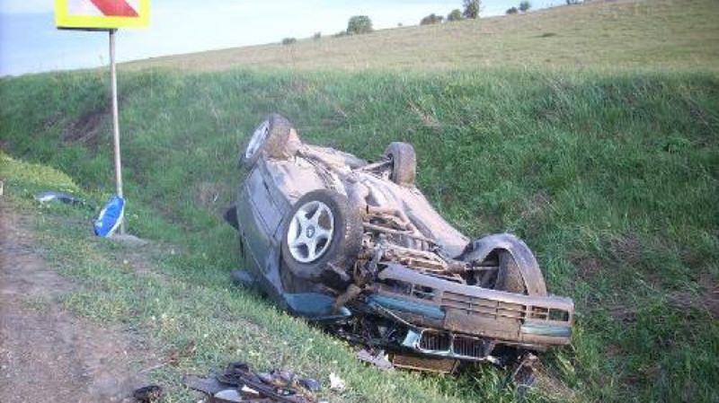 accident grav între mihăileni și răvășel. un șofer a murit și un pasager e rănit