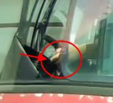 video foto semne obscene făcute de un șofer tursib în trafic la sibiu. gestul este revoltător!