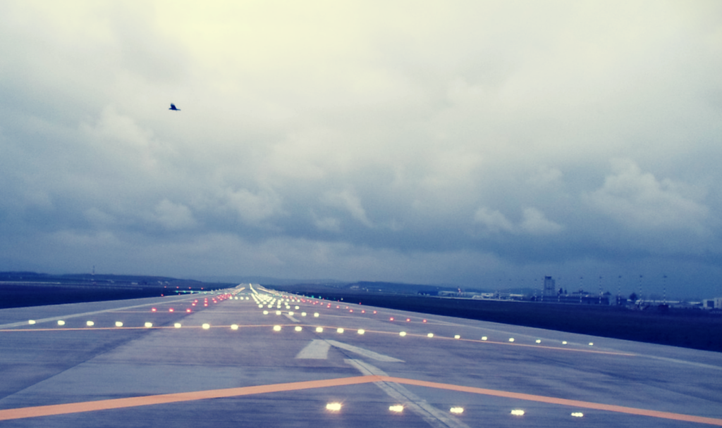 video premieră absolută pe aeroportul internațional sibiu. aterizează un mega avion!