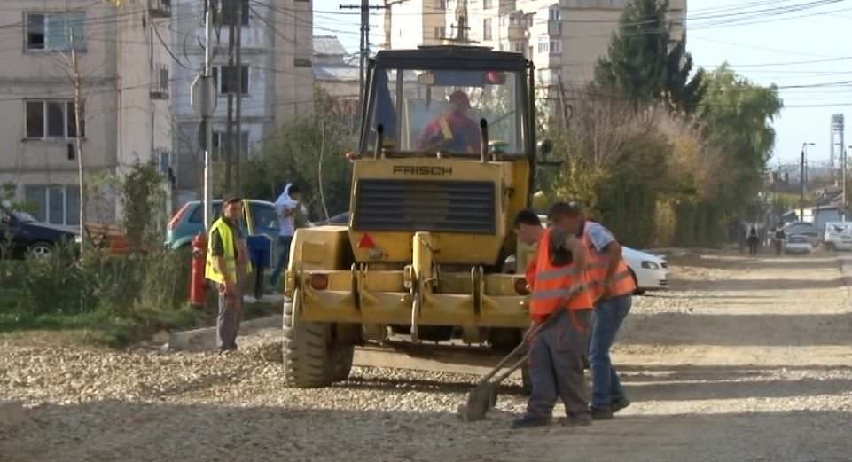 primăria ”coafează” străzile de pământ cu balast. 22 de artere în vizor!