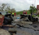 UPDATE VIDEO FOTO Accident groaznic pe DN 14 la iesirea din Sura Mare. O masina a luat foc, iar doua persoane au murit