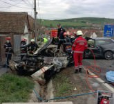 UPDATE VIDEO FOTO Accident groaznic pe DN 14 la iesirea din Sura Mare. O masina a luat foc, iar doua persoane au murit