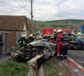 UPDATE VIDEO FOTO Accident groaznic pe DN 14 la iesirea din Sura Mare. O masina a luat foc, iar doua persoane au murit