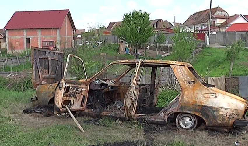 VIDEO FOTO Un sibian a murit carbonizat într-o mașină. Nimeni nu știe cum a ajuns acolo!