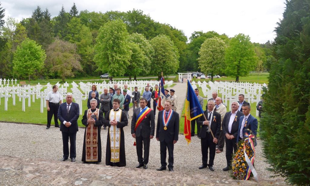 eroii români sărbatoriţi la gura râului