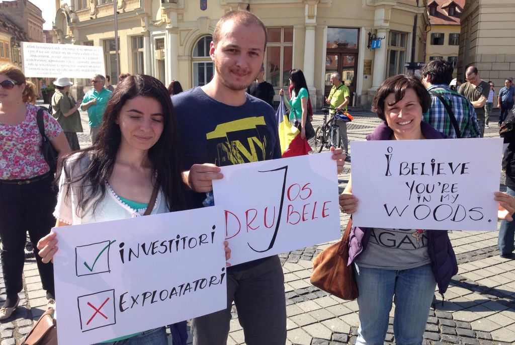 video foto sute de sibieni au protestat în centrul sibiului pentru protejarea pădurilor