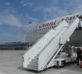 video și foto exclusiv din și cu boeing-ul 777 aterizat la sibiu. unde a mai zburat și câți ani are aeronava!