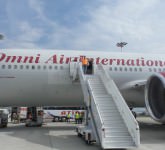 video și foto exclusiv din și cu boeing-ul 777 aterizat la sibiu. unde a mai zburat și câți ani are aeronava!