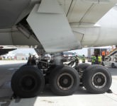 video și foto exclusiv din și cu boeing-ul 777 aterizat la sibiu. unde a mai zburat și câți ani are aeronava!