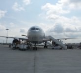 video și foto exclusiv din și cu boeing-ul 777 aterizat la sibiu. unde a mai zburat și câți ani are aeronava!