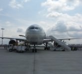 video și foto exclusiv din și cu boeing-ul 777 aterizat la sibiu. unde a mai zburat și câți ani are aeronava!