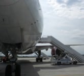 video și foto exclusiv din și cu boeing-ul 777 aterizat la sibiu. unde a mai zburat și câți ani are aeronava!