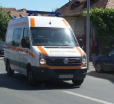 video foto accident grav pe iorga - două femei rănite. una a fost prinsă sub o mașină!