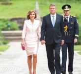 galerie foto – apariție de senzației a primei doamne. toți au întors capul după carmen iohannis!