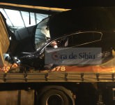 update video foto spectaculos - accident ca în filme la veștem. s-a înfipt cu mașina într-un tir!