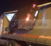 update video foto spectaculos - accident ca în filme la veștem. s-a înfipt cu mașina într-un tir!