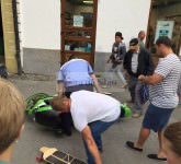 video foto teroare în centrul sibiului. un tânăr a intrat cu motorul în mijlocul spectatorilor de la un spectacol fits!