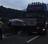 video foto accident grav cu patru victime pe valea oltului. un logan s-a tamponat violent cu un tir!