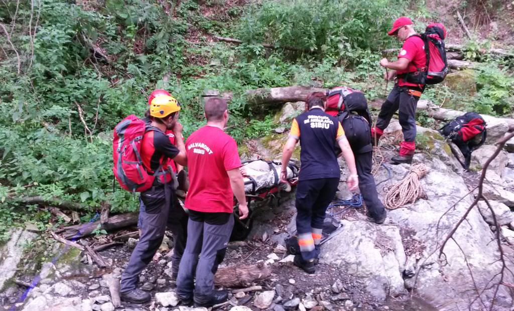 update - adolescentă de 17 ani căzută într-o râpă în apropiere de cascada de la bâlea