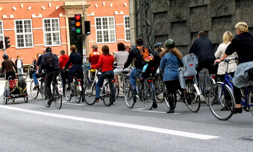 razia polițișților printre bicicliștii din sibiu. s-au dat și amenzi!