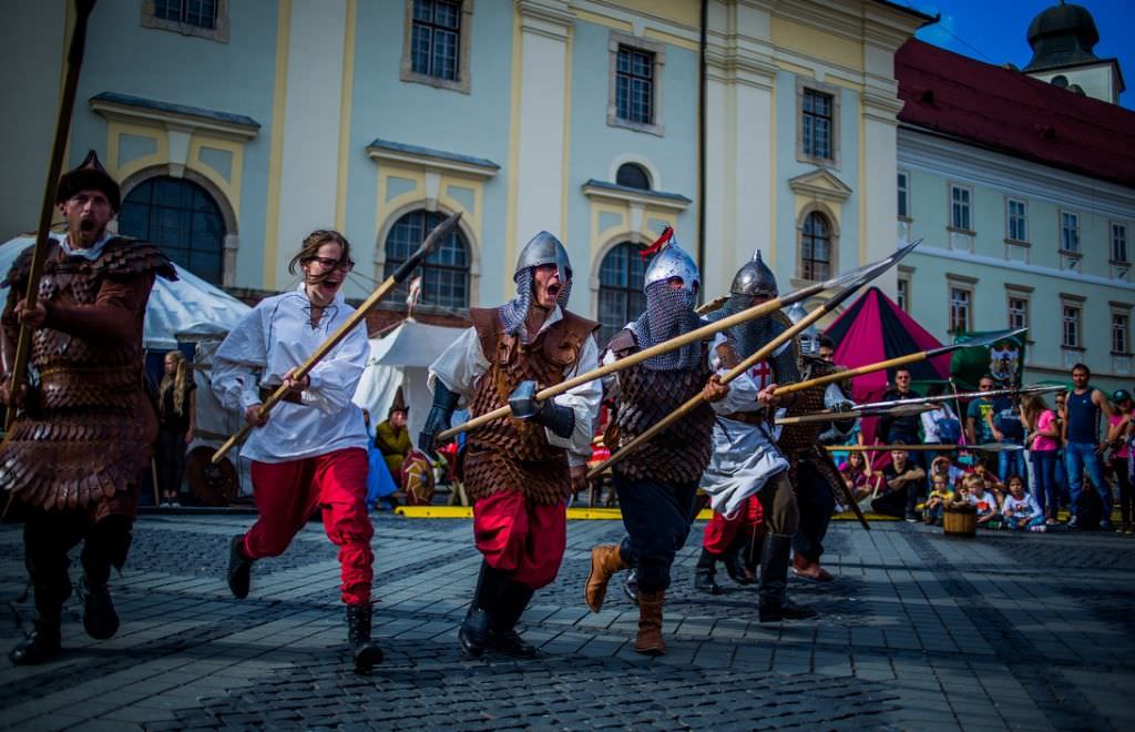 trei zile până la „blestemul vrăjitoarei” în sibiu – nu ratați festivalul medieval ”cetăți transilvane”