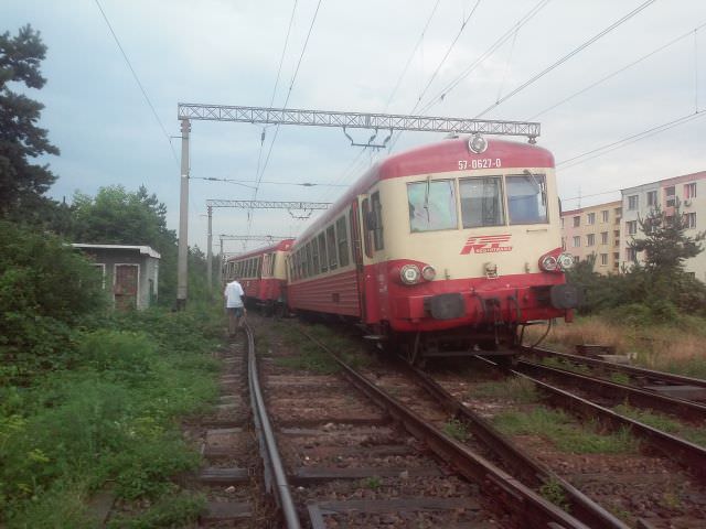 video foto tren deraiat în județul brașov. traficul feroviar spre sibiu este blocat!