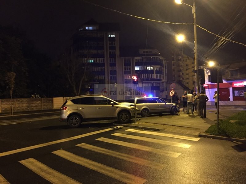 video foto accidente luni seară în sibiu: tamponare violentă pe strada lungă. tânără lovită pe milea!