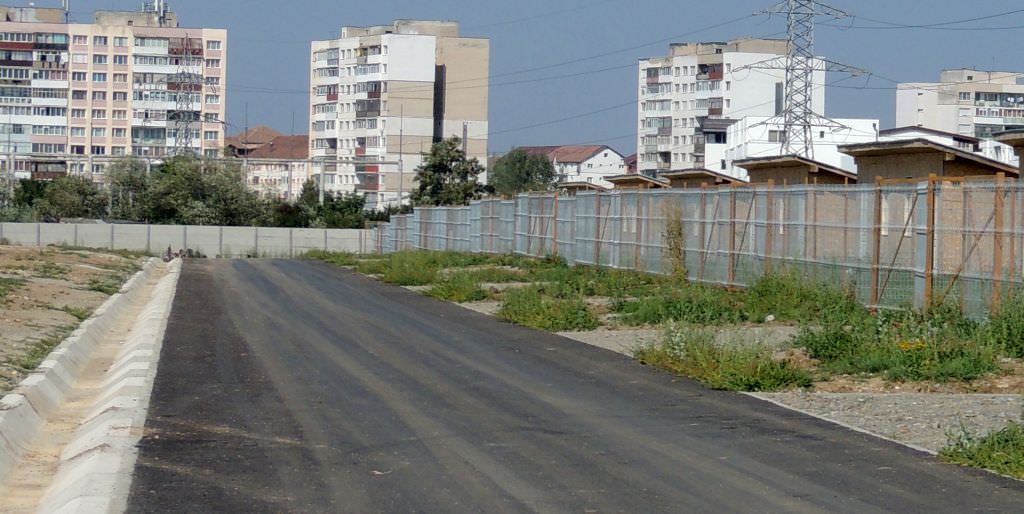 alee nouă de acces amenajată în zona dinspre calea cisnădiei a cimitirului municipal