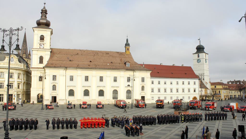 Ziua Pompierilor sărbătorită la Sibiu, miercuri în Piața Mare