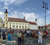 video - foto zeci de meșteri olari expun în piața mare a sibiului la târgul olarilor. ce poți cumpăra!