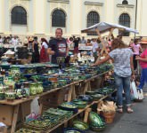 video - foto zeci de meșteri olari expun în piața mare a sibiului la târgul olarilor. ce poți cumpăra!