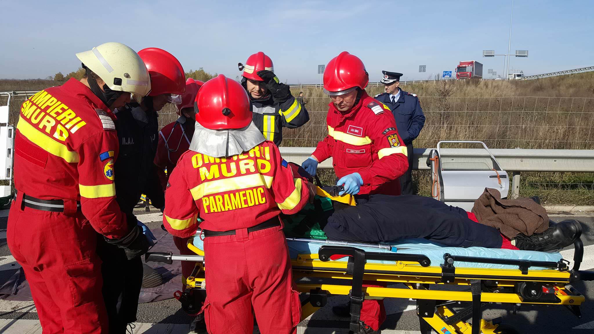 VIDEO FOTO - Maşină în flăcări, victime încarcerate şi tamponări în lanţ pe autostrada Sibiu-Orăştie. Din fericire a fost doar o simulare!