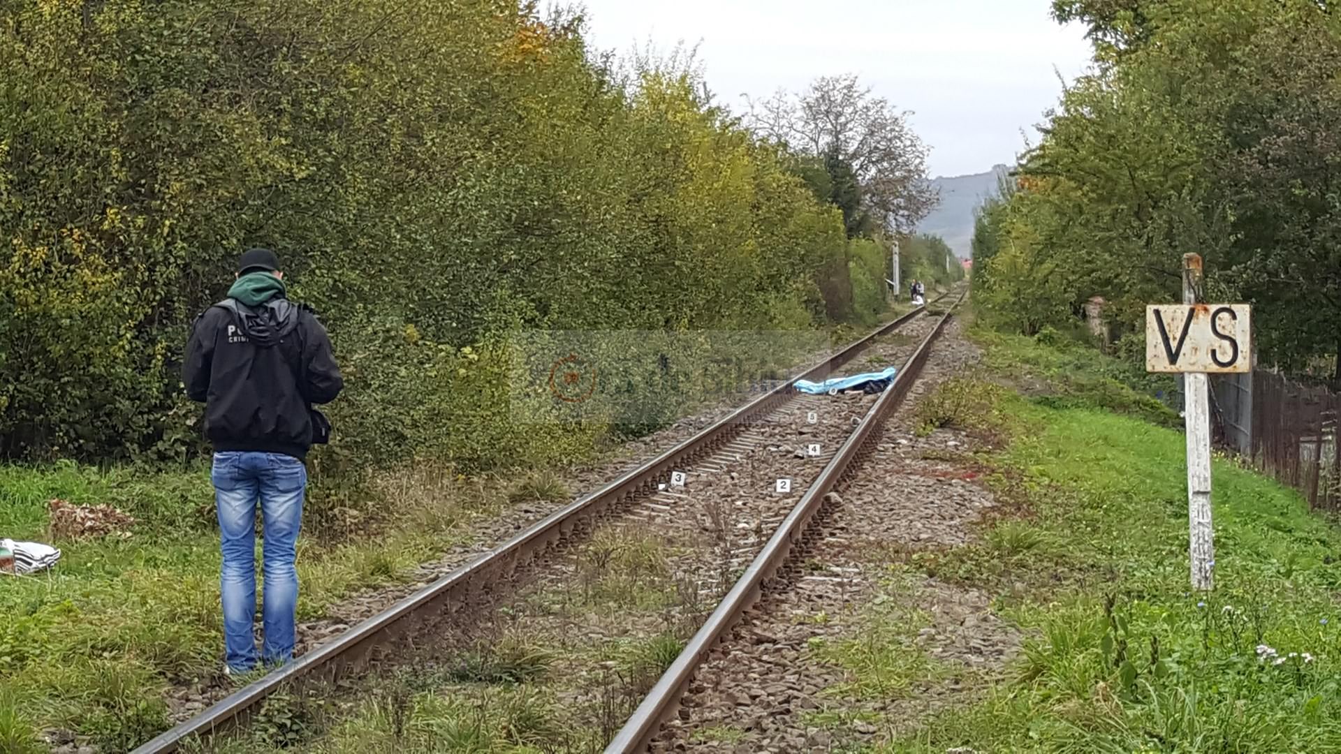 video foto – bărbat din vâlcea, lovit mortal de tren pe câmpului. i-a retezat capul! (imagini dure)