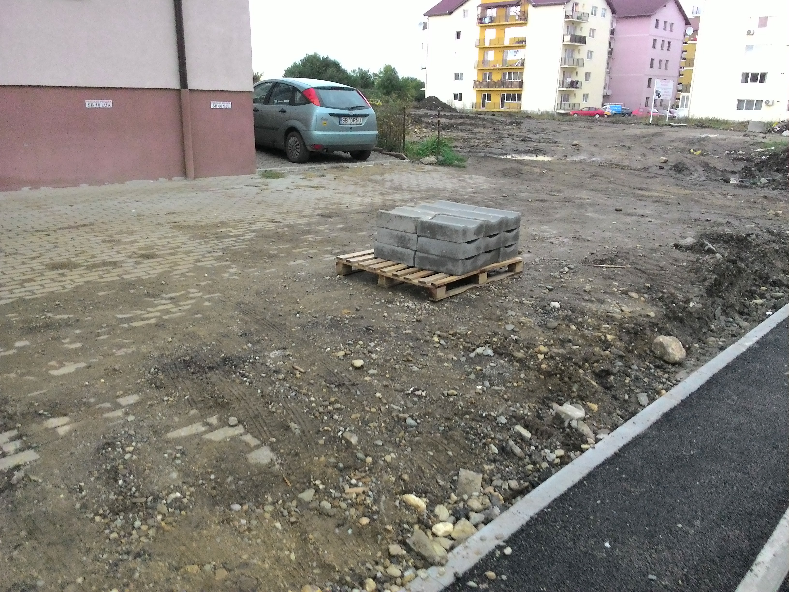 foto - lucrările de pe strada frunzei sau cum își bat joc constructorii pe bani publici. imagini revoltătoare!