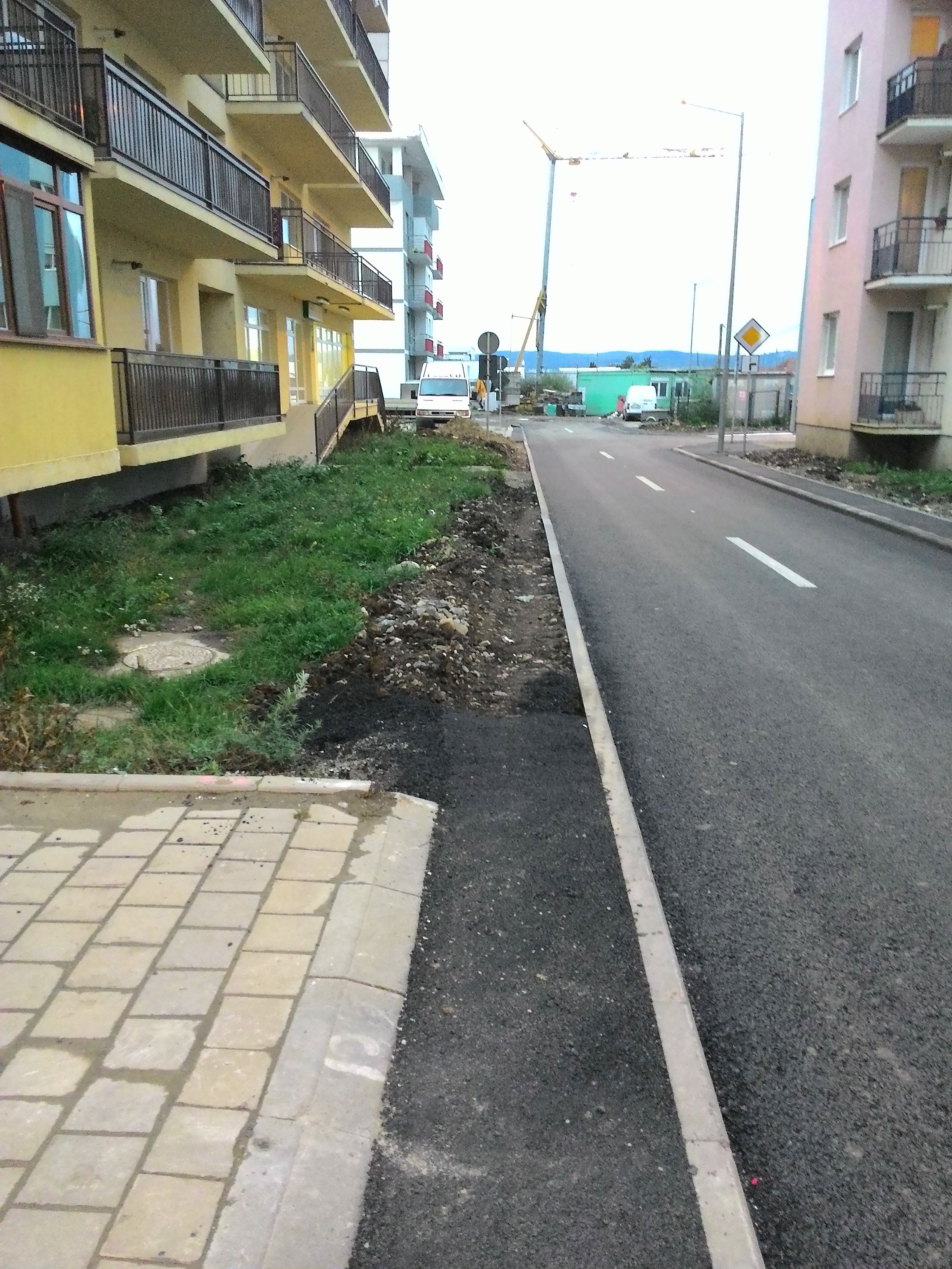 foto - lucrările de pe strada frunzei sau cum își bat joc constructorii pe bani publici. imagini revoltătoare!