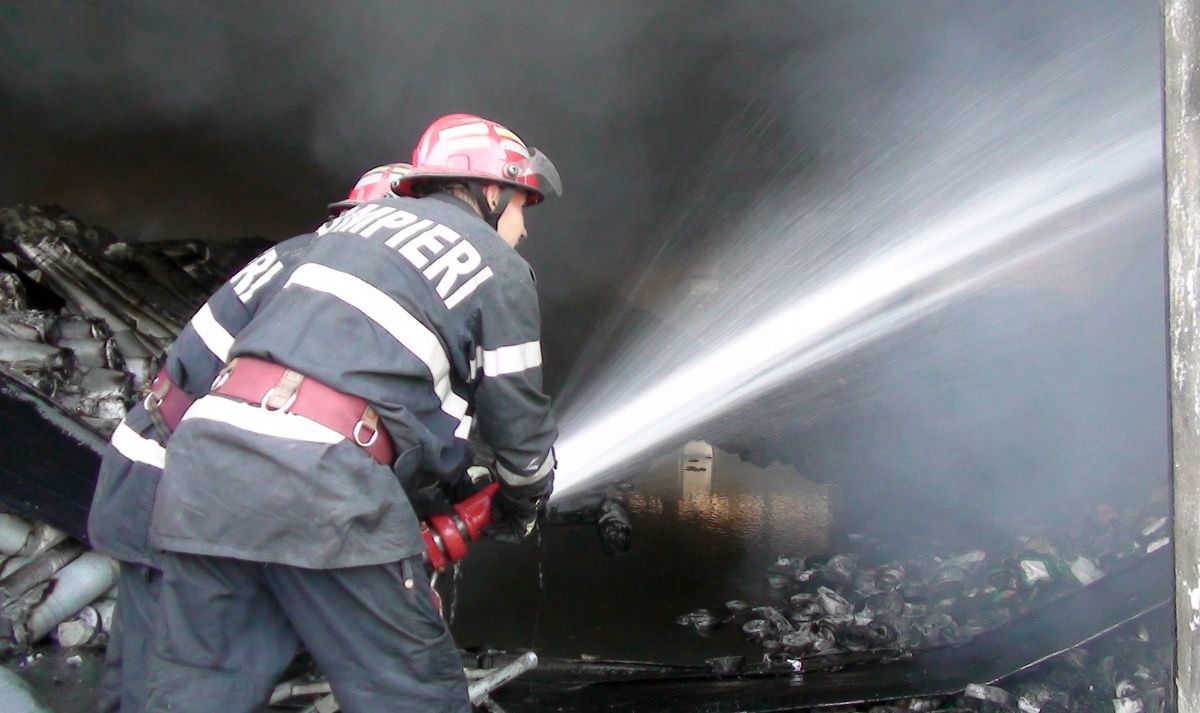 incendiu la o clădire de pe victoriei